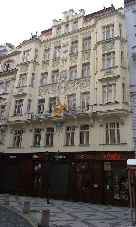Charles IV Apartments Praha Bagian luar foto
